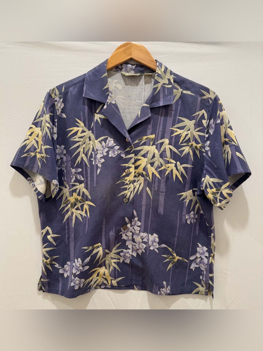 Vintage Tommy Bahama 90s Navy Floral Hawaiian Women Camp Shirt Blue 100% Silk L